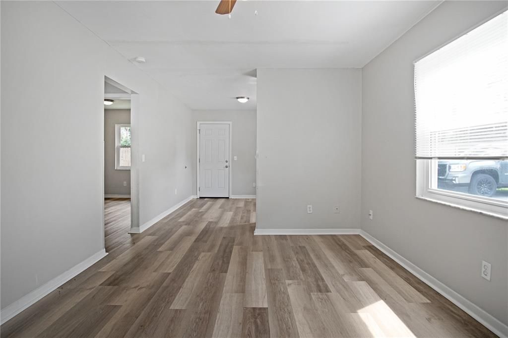 For Rent: $1,150 (2 beds, 1 baths, 950 Square Feet)