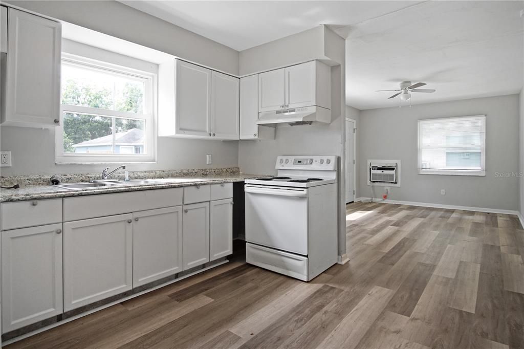 For Rent: $1,150 (2 beds, 1 baths, 950 Square Feet)