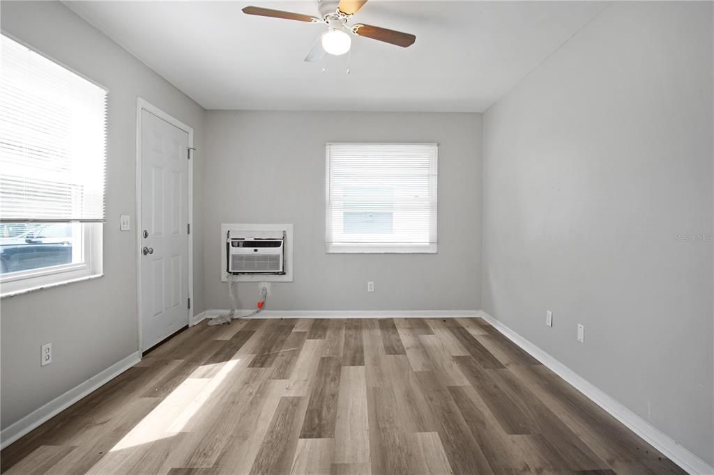 For Rent: $1,150 (2 beds, 1 baths, 950 Square Feet)