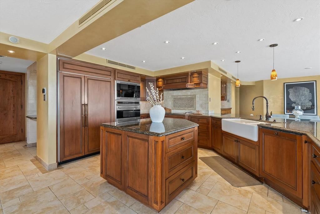 На продажу: $3,999,999 (3 спален, 3 ванн, 2374 Квадратных фут)