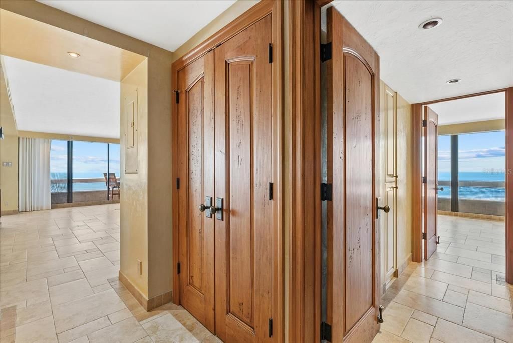 На продажу: $3,999,999 (3 спален, 3 ванн, 2374 Квадратных фут)