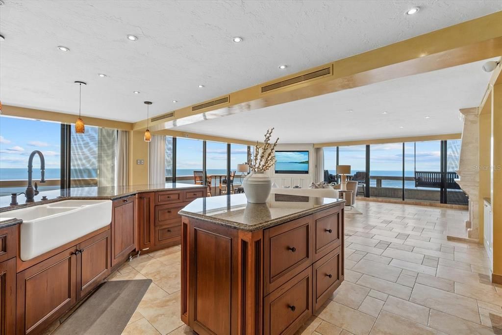 На продажу: $3,999,999 (3 спален, 3 ванн, 2374 Квадратных фут)