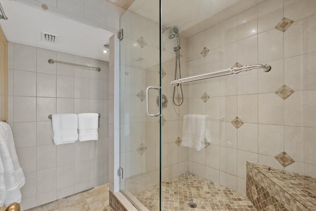 На продажу: $3,999,999 (3 спален, 3 ванн, 2374 Квадратных фут)