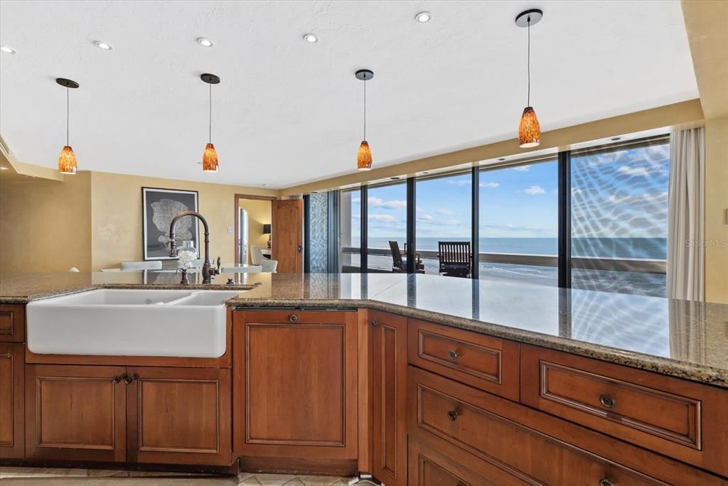 На продажу: $3,999,999 (3 спален, 3 ванн, 2374 Квадратных фут)