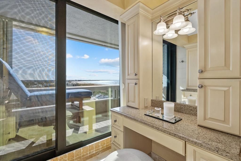 На продажу: $3,999,999 (3 спален, 3 ванн, 2374 Квадратных фут)