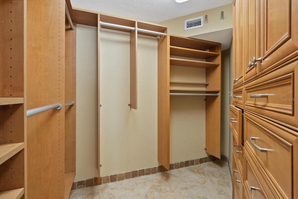 На продажу: $3,999,999 (3 спален, 3 ванн, 2374 Квадратных фут)