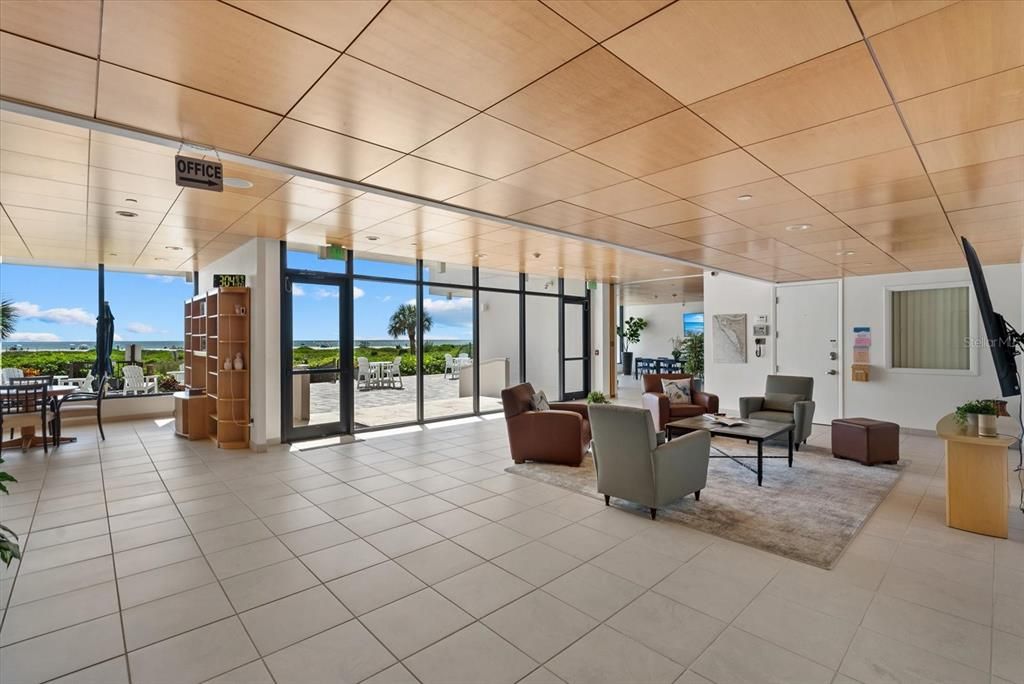 На продажу: $3,999,999 (3 спален, 3 ванн, 2374 Квадратных фут)