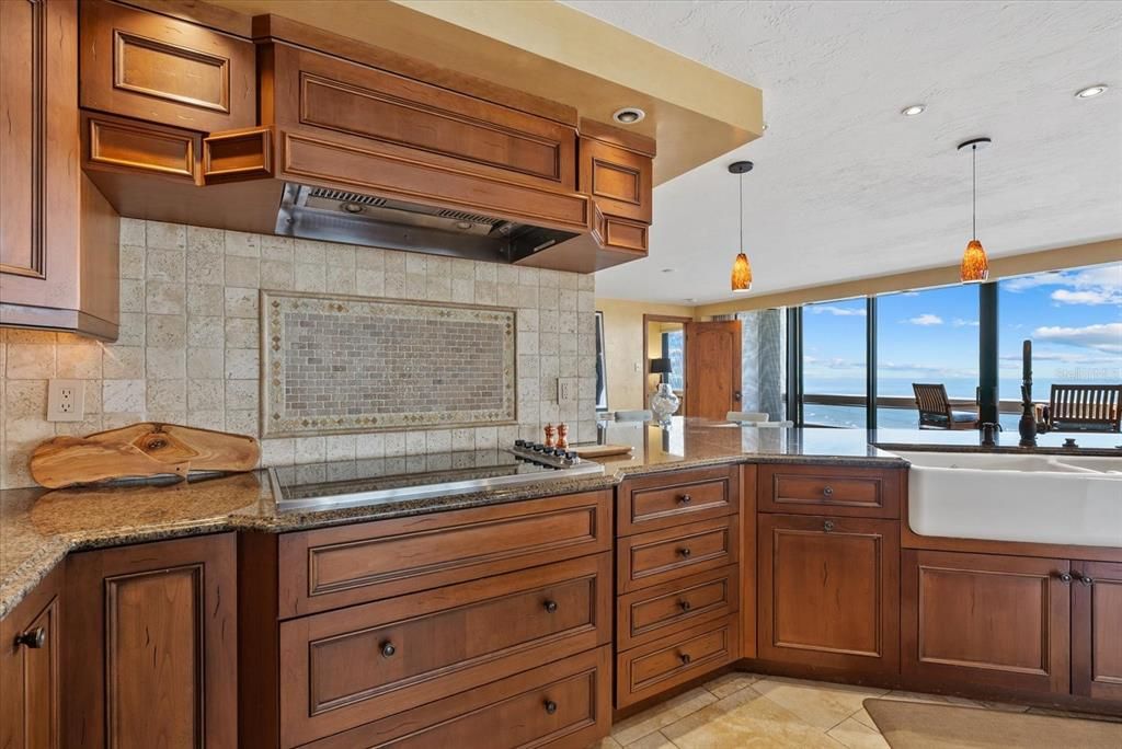 На продажу: $3,999,999 (3 спален, 3 ванн, 2374 Квадратных фут)