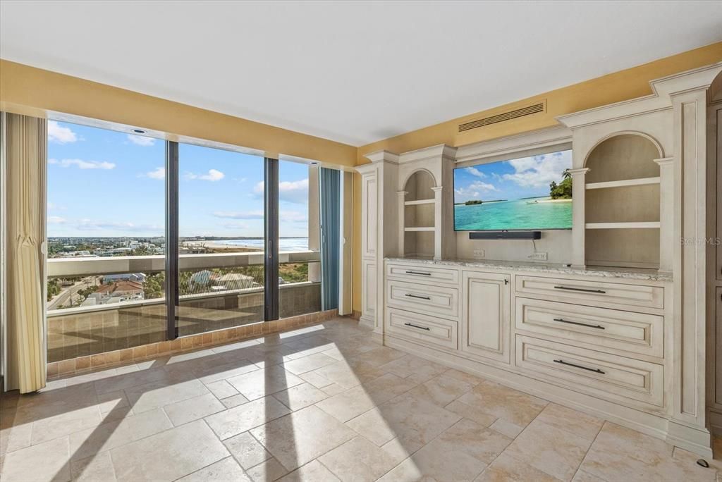 На продажу: $3,999,999 (3 спален, 3 ванн, 2374 Квадратных фут)