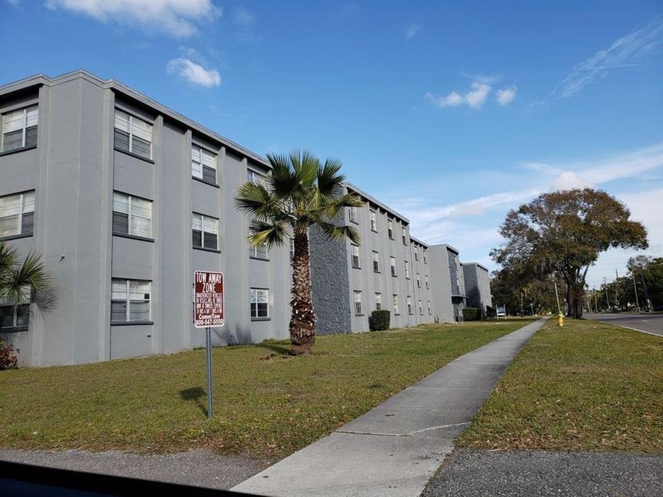 For Rent: $1,199 (1 beds, 1 baths, 700 Square Feet)