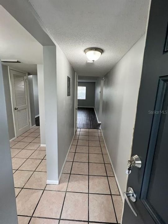 For Rent: $1,199 (1 beds, 1 baths, 700 Square Feet)