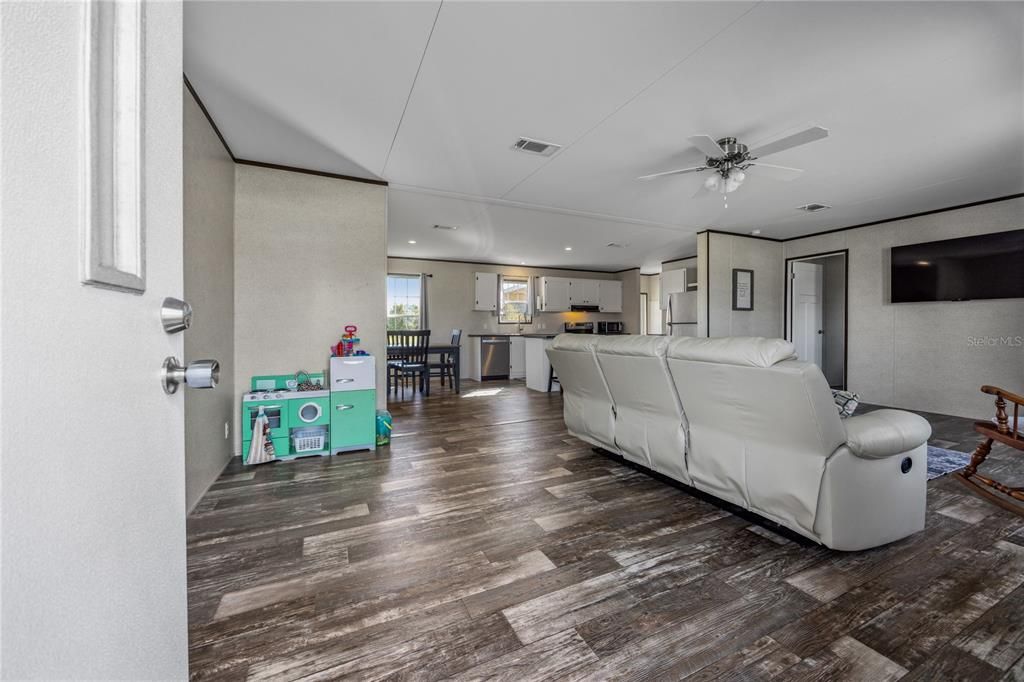 Activo con contrato: $263,900 (3 camas, 2 baños, 1512 Pies cuadrados)