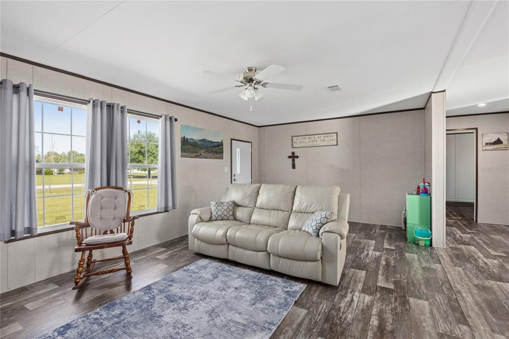 Activo con contrato: $263,900 (3 camas, 2 baños, 1512 Pies cuadrados)