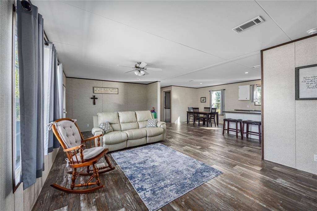 Activo con contrato: $263,900 (3 camas, 2 baños, 1512 Pies cuadrados)