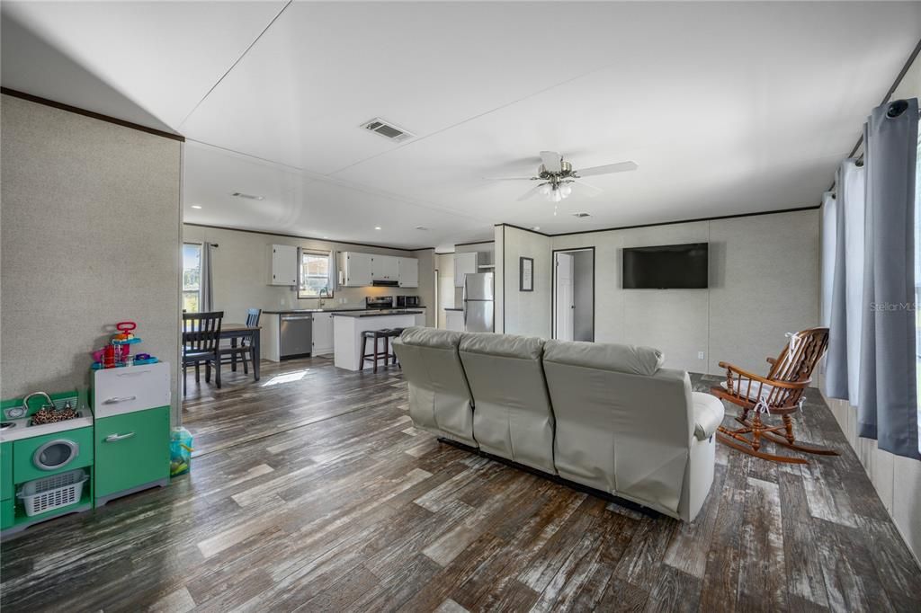 Activo con contrato: $263,900 (3 camas, 2 baños, 1512 Pies cuadrados)