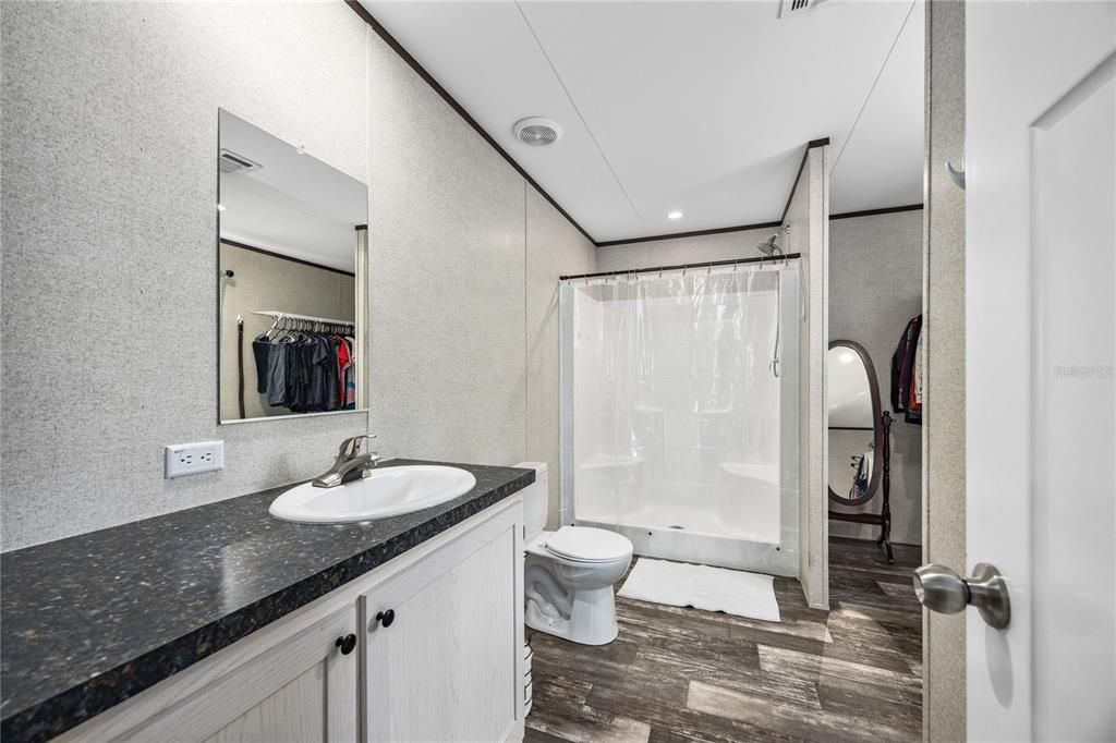 Activo con contrato: $263,900 (3 camas, 2 baños, 1512 Pies cuadrados)