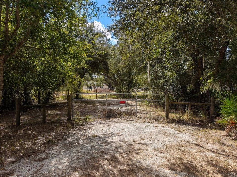 待售: $174,900 (2.46 acres)