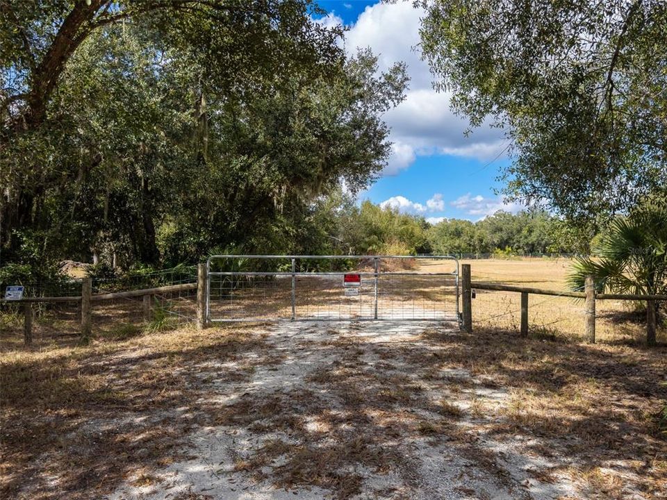 待售: $174,900 (2.46 acres)