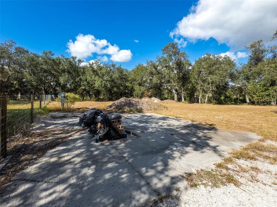 待售: $174,900 (2.46 acres)