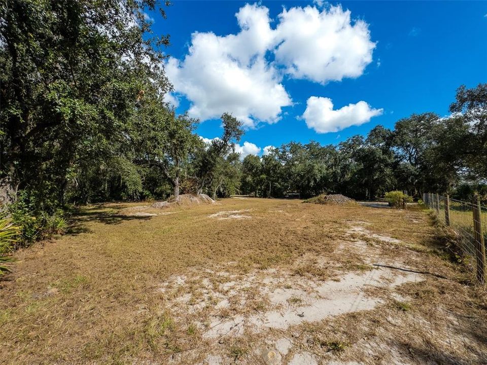 待售: $174,900 (2.46 acres)