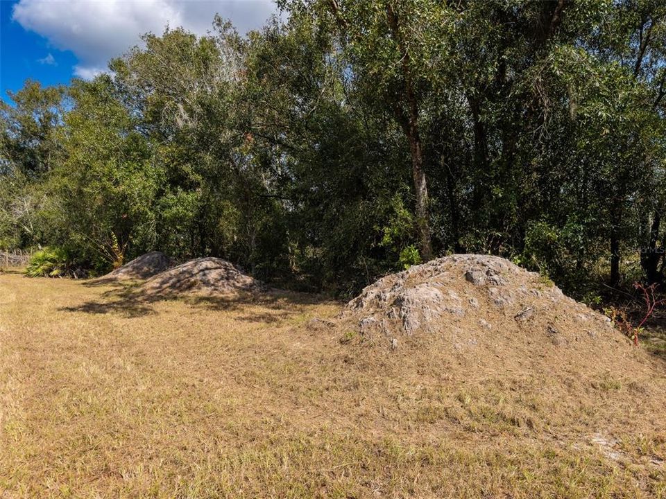 待售: $174,900 (2.46 acres)