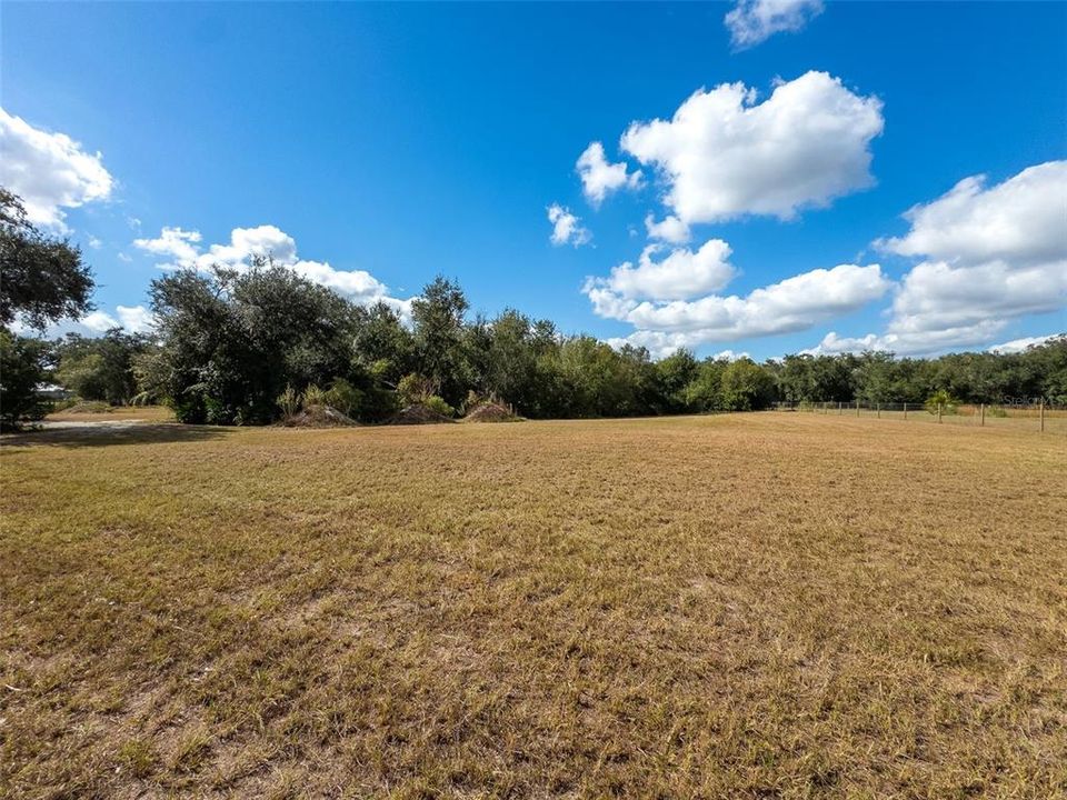 待售: $174,900 (2.46 acres)