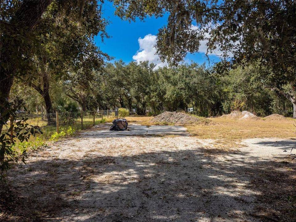 待售: $174,900 (2.46 acres)