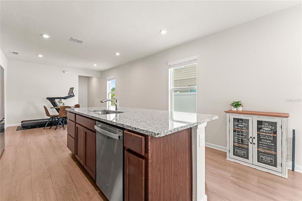 待售: $338,000 (3 贝兹, 2 浴室, 1500 平方英尺)