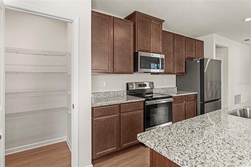 待售: $338,000 (3 贝兹, 2 浴室, 1500 平方英尺)