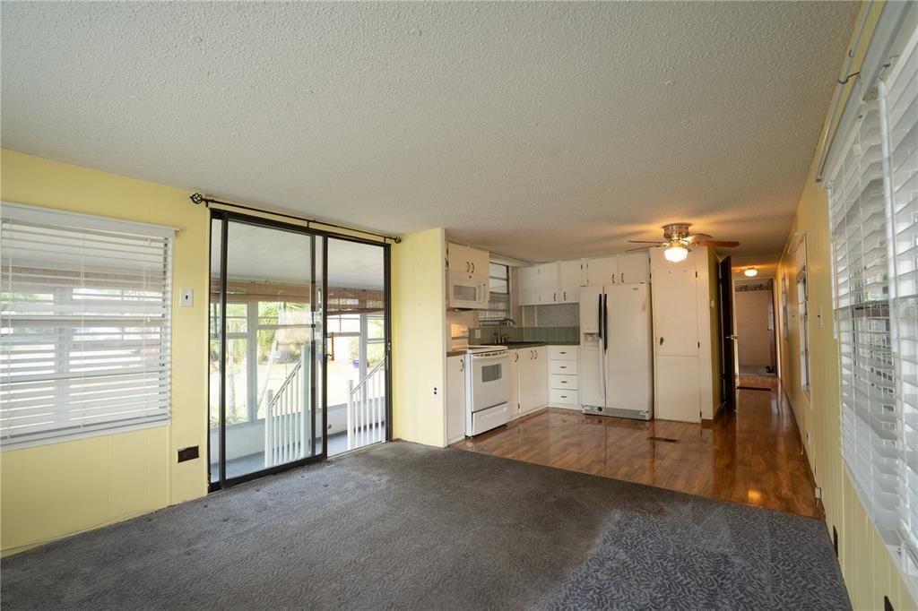 For Sale: $59,900 (2 beds, 1 baths, 552 Square Feet)