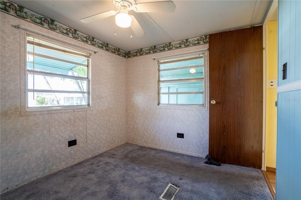 For Sale: $59,900 (2 beds, 1 baths, 552 Square Feet)