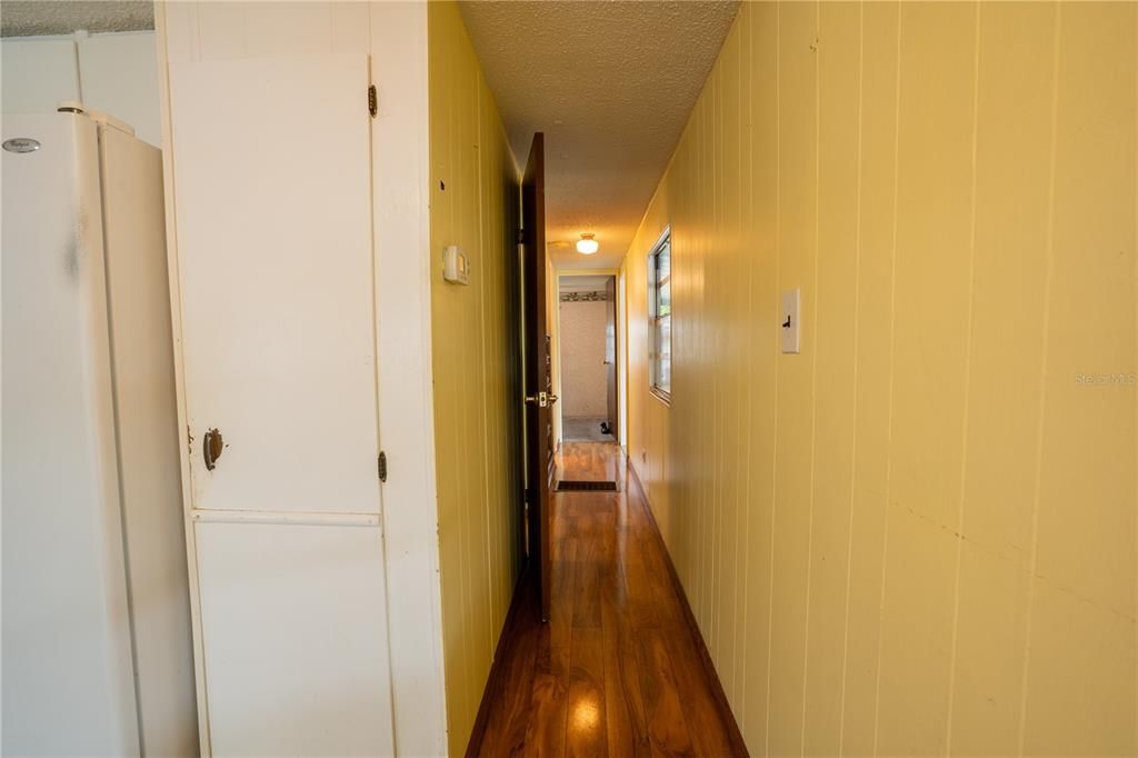 For Sale: $59,900 (2 beds, 1 baths, 552 Square Feet)