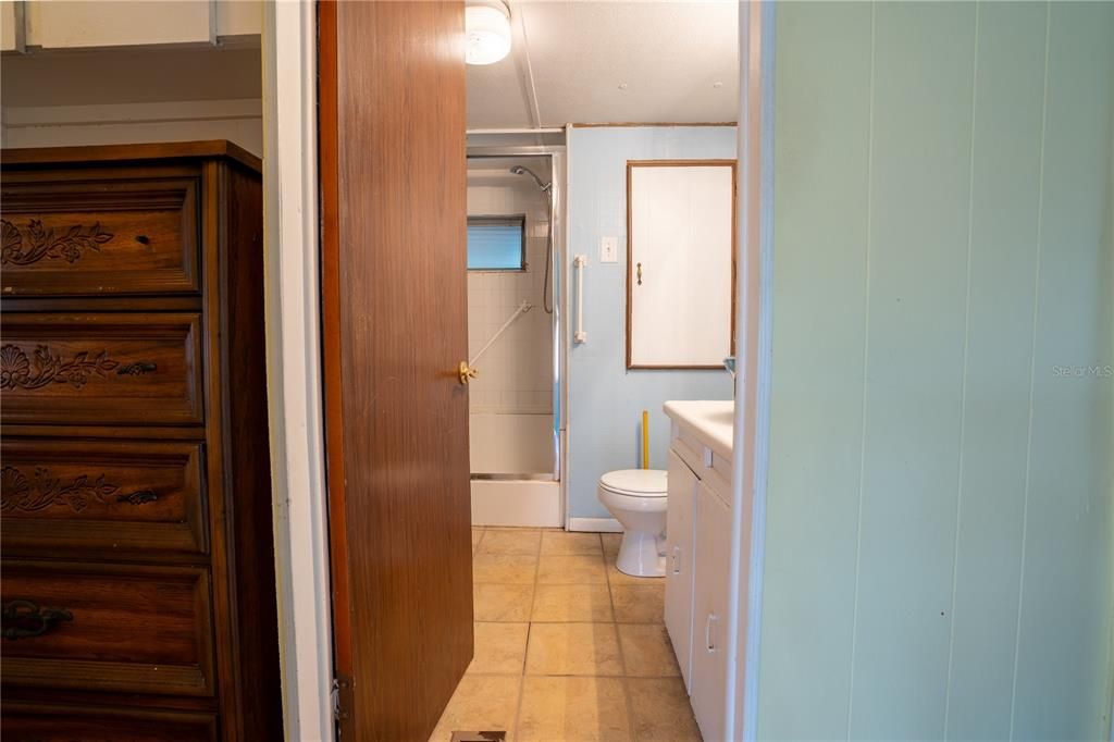 For Sale: $59,900 (2 beds, 1 baths, 552 Square Feet)