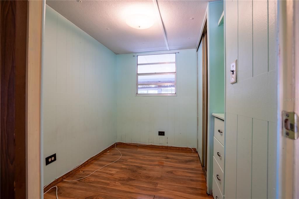 For Sale: $59,900 (2 beds, 1 baths, 552 Square Feet)