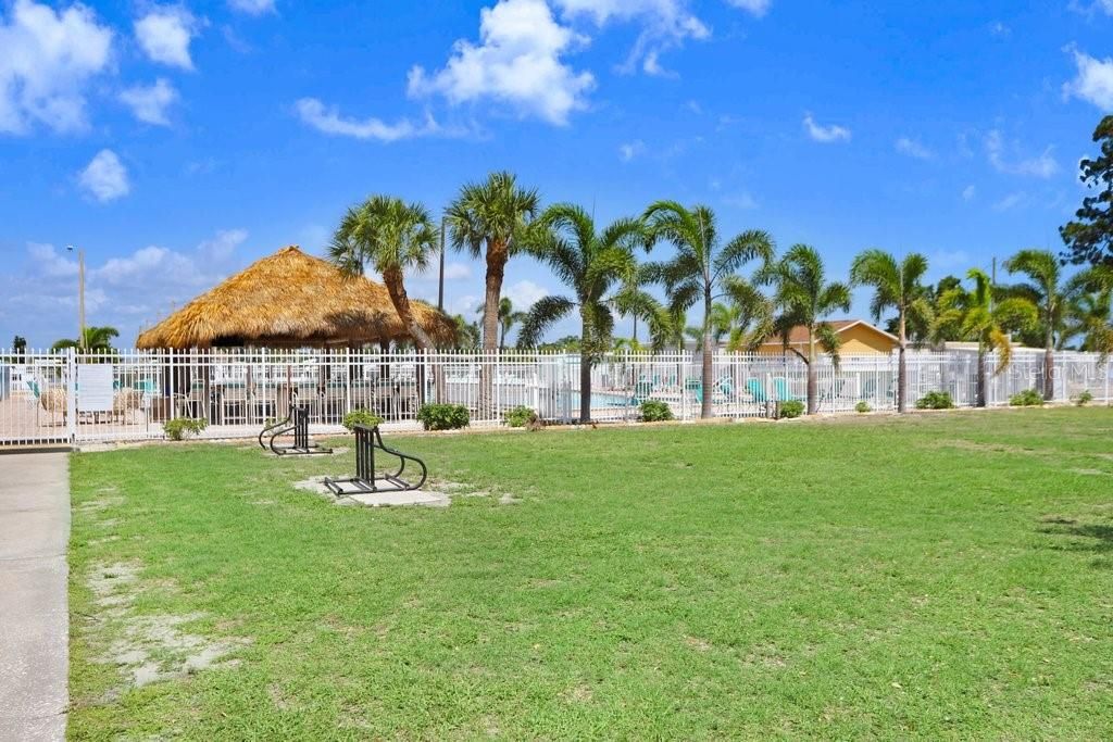 Active With Contract: $95,000 (2 beds, 1 baths, 672 Square Feet)