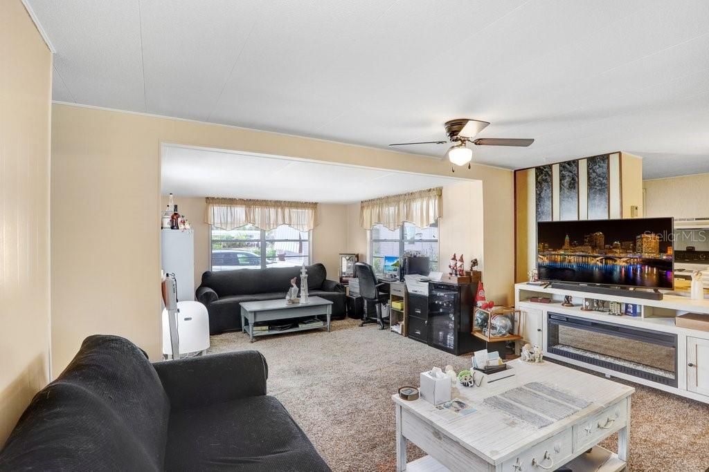 Active With Contract: $95,000 (2 beds, 1 baths, 672 Square Feet)