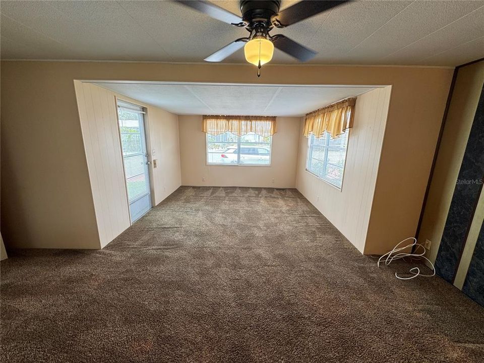 Active With Contract: $95,000 (2 beds, 1 baths, 672 Square Feet)