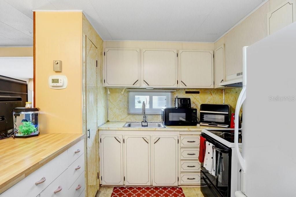 Active With Contract: $95,000 (2 beds, 1 baths, 672 Square Feet)