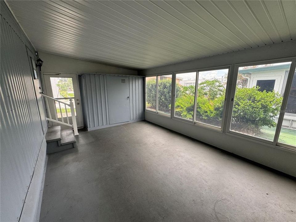 Active With Contract: $95,000 (2 beds, 1 baths, 672 Square Feet)