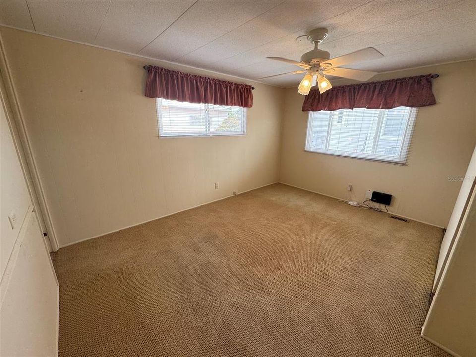 Active With Contract: $95,000 (2 beds, 1 baths, 672 Square Feet)