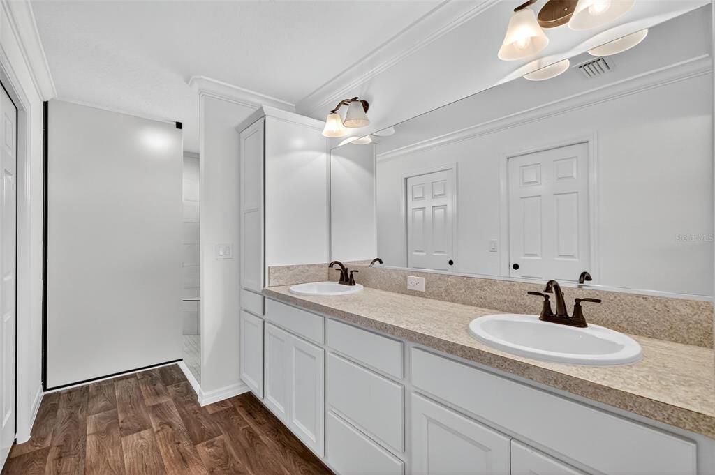 For Sale: $425,000 (3 beds, 2 baths, 1647 Square Feet)