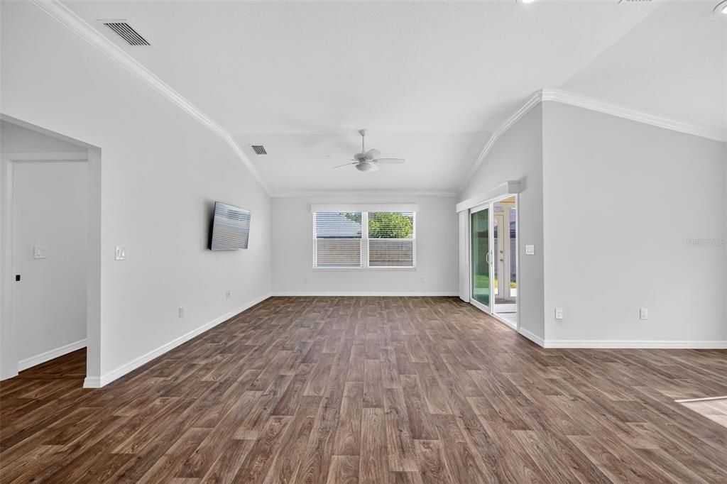 For Sale: $425,000 (3 beds, 2 baths, 1647 Square Feet)