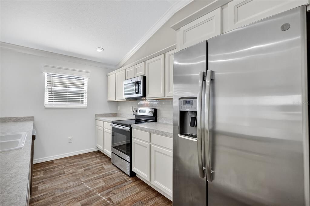 For Sale: $425,000 (3 beds, 2 baths, 1647 Square Feet)