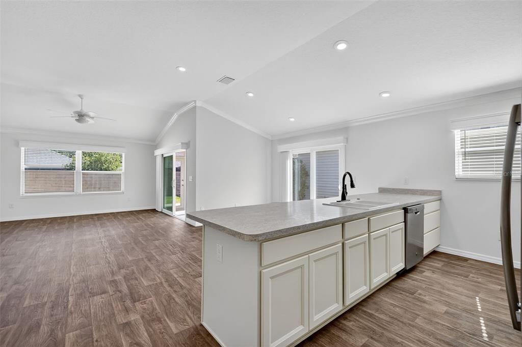 For Sale: $425,000 (3 beds, 2 baths, 1647 Square Feet)