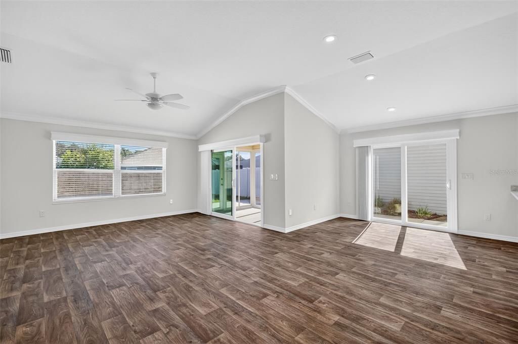 For Sale: $425,000 (3 beds, 2 baths, 1647 Square Feet)