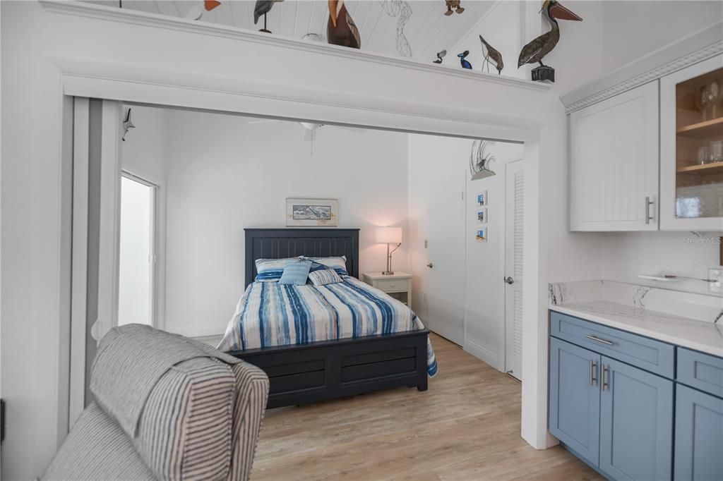 For Sale: $450,000 (2 beds, 2 baths, 966 Square Feet)