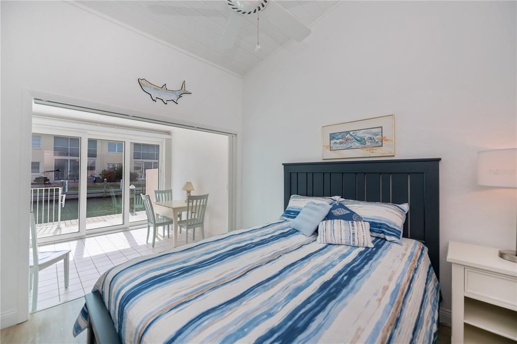 For Sale: $450,000 (2 beds, 2 baths, 966 Square Feet)