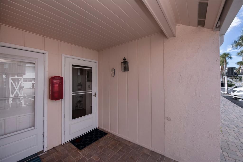 For Sale: $450,000 (2 beds, 2 baths, 966 Square Feet)