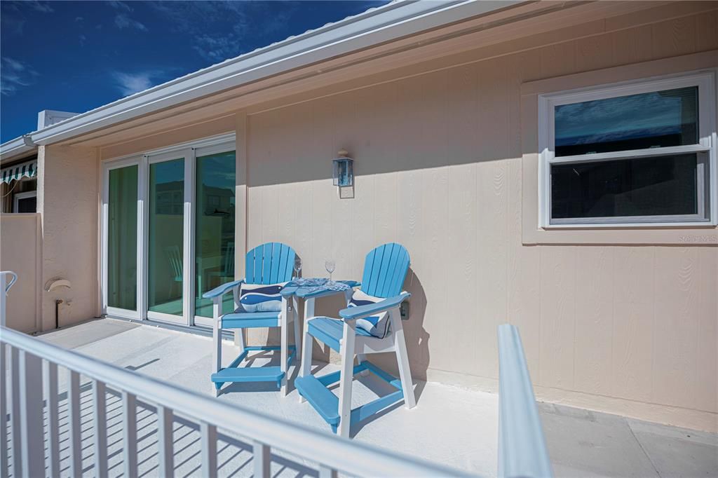 For Sale: $450,000 (2 beds, 2 baths, 966 Square Feet)