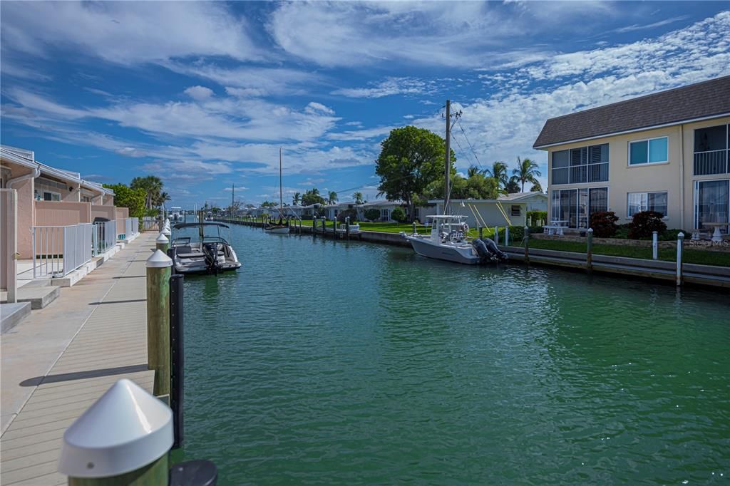 For Sale: $450,000 (2 beds, 2 baths, 966 Square Feet)